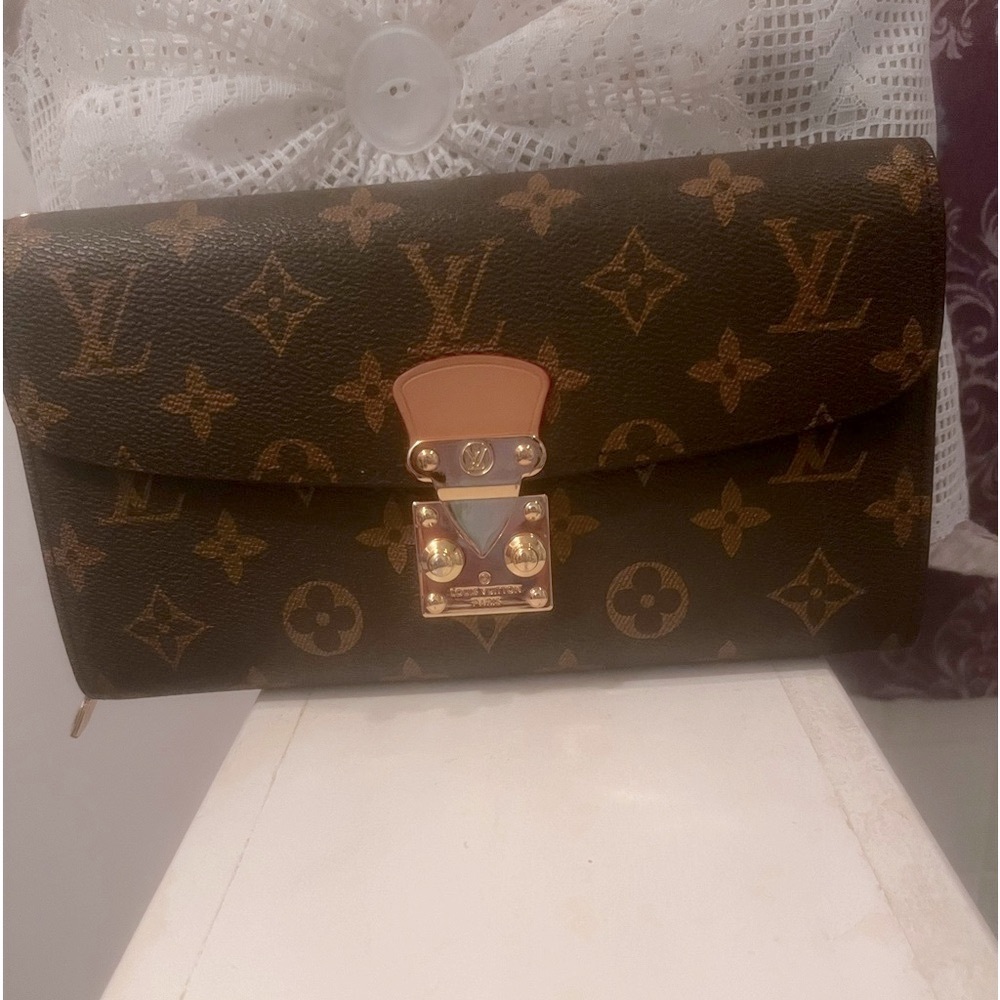 Louis Vitton Clutch Replica, but not a Louis Vitton Clutch